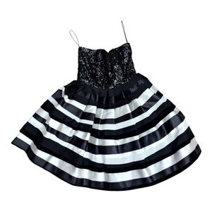 𝅺Alice + Olivia Sequin Striped Strapless Flowy Dress